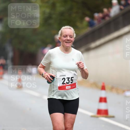 05.10.2025 - 20. swb-Marathon Bremen Michael Strokosch http://msf.ph/oto/9212721 05.10.2025 12:22:55 Laufen 235 meine-sportfotos.de