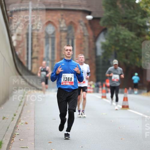 05.10.2025 - 20. swb-Marathon Bremen Michael Strokosch http://msf.ph/oto/9212722 05.10.2025 12:23:25 Laufen 1368 meine-sportfotos.de