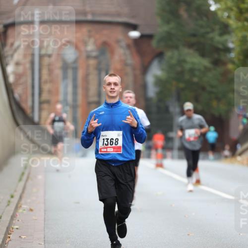05.10.2025 - 20. swb-Marathon Bremen Michael Strokosch http://msf.ph/oto/9212724 05.10.2025 12:23:26 Laufen 1368, 1 meine-sportfotos.de