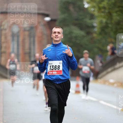 05.10.2025 - 20. swb-Marathon Bremen Michael Strokosch http://msf.ph/oto/9212728 05.10.2025 12:23:28 Laufen 1368, 00075 meine-sportfotos.de