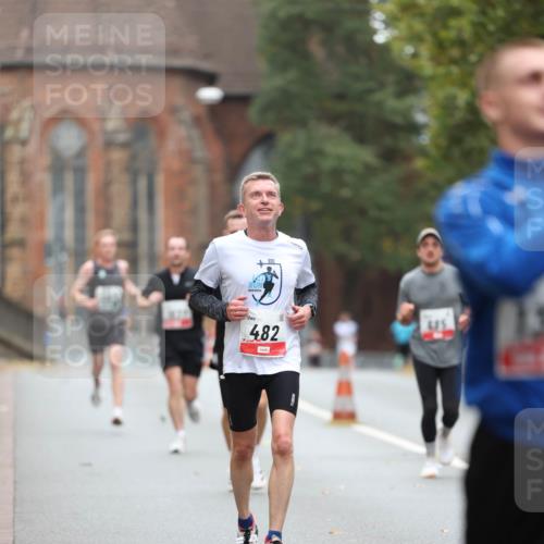 05.10.2025 - 20. swb-Marathon Bremen Michael Strokosch http://msf.ph/oto/9212730 05.10.2025 12:23:29 Laufen 482 meine-sportfotos.de