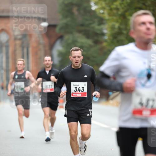 05.10.2025 - 20. swb-Marathon Bremen Michael Strokosch http://msf.ph/oto/9212738 05.10.2025 12:23:32 Laufen 1837, 343 meine-sportfotos.de