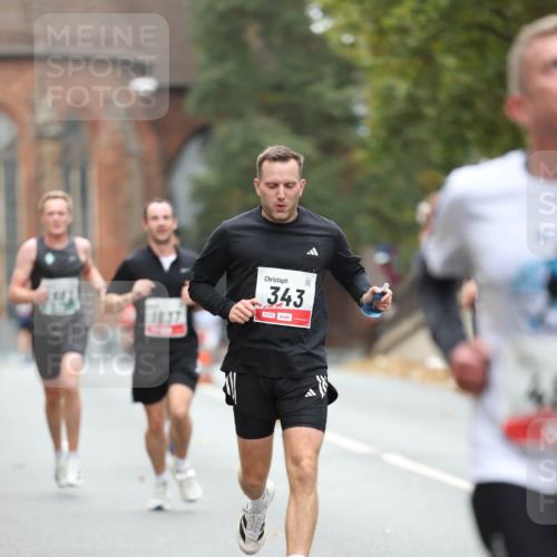 05.10.2025 - 20. swb-Marathon Bremen Michael Strokosch http://msf.ph/oto/9212739 05.10.2025 12:23:32 Laufen 343, 01249 meine-sportfotos.de