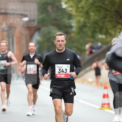 05.10.2025 - 20. swb-Marathon Bremen Michael Strokosch http://msf.ph/oto/9212741 05.10.2025 12:23:33 Laufen 343, 01249 meine-sportfotos.de