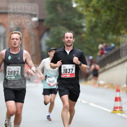 05.10.2025 - 20. swb-Marathon Bremen Michael Strokosch http://msf.ph/oto/9212747 05.10.2025 12:23:35 Laufen 2682, 088, 1837 meine-sportfotos.de