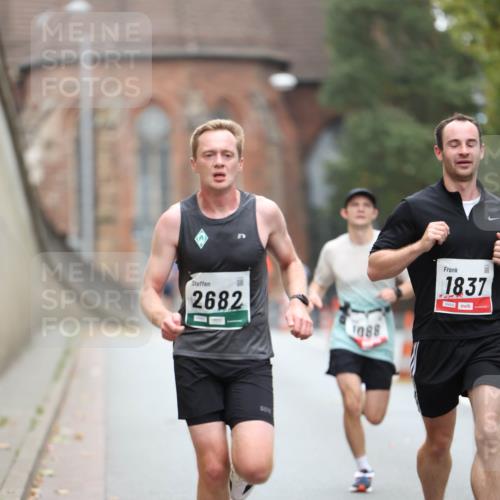05.10.2025 - 20. swb-Marathon Bremen Michael Strokosch http://msf.ph/oto/9212748 05.10.2025 12:23:35 Laufen 2682, 1088, 1837 meine-sportfotos.de
