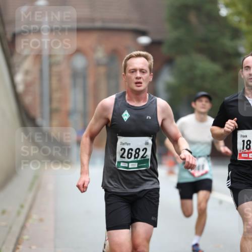 05.10.2025 - 20. swb-Marathon Bremen Michael Strokosch http://msf.ph/oto/9212749 05.10.2025 12:23:35 Laufen 2682, 18, 09000 meine-sportfotos.de