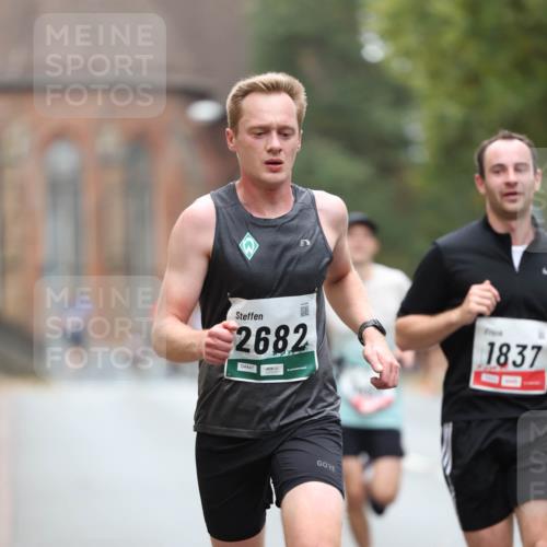 05.10.2025 - 20. swb-Marathon Bremen Michael Strokosch http://msf.ph/oto/9212751 05.10.2025 12:23:36 Laufen 2682, 04447, 1837 meine-sportfotos.de