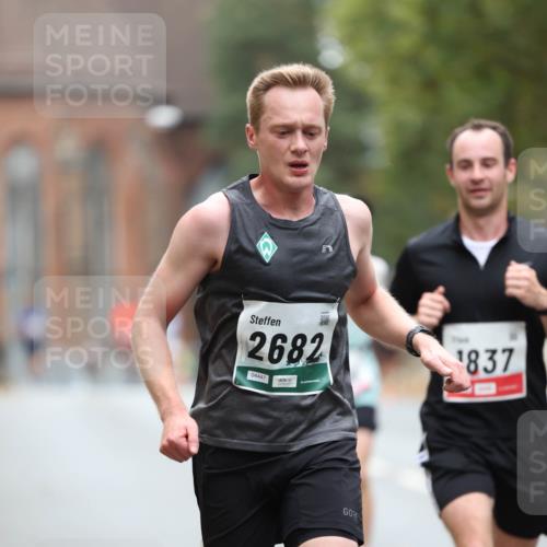 05.10.2025 - 20. swb-Marathon Bremen Michael Strokosch http://msf.ph/oto/9212752 05.10.2025 12:23:36 Laufen 2682, 04447, 1837 meine-sportfotos.de