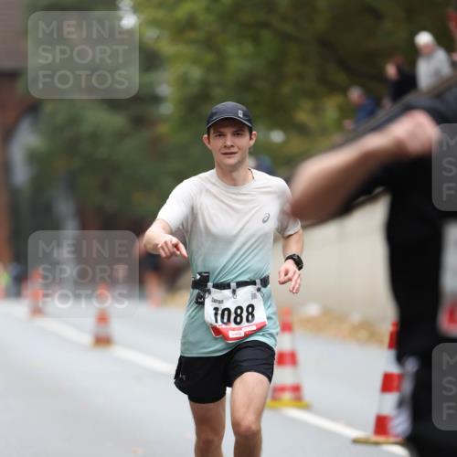 05.10.2025 - 20. swb-Marathon Bremen Michael Strokosch http://msf.ph/oto/9212754 05.10.2025 12:23:37 Laufen 1088 meine-sportfotos.de