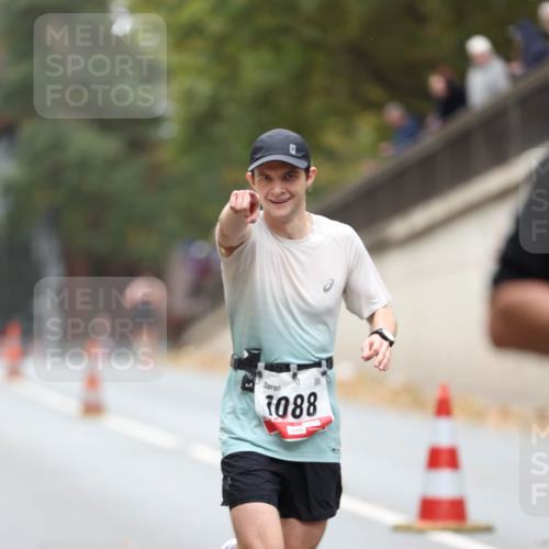 05.10.2025 - 20. swb-Marathon Bremen Michael Strokosch http://msf.ph/oto/9212755 05.10.2025 12:23:38 Laufen 1088 meine-sportfotos.de
