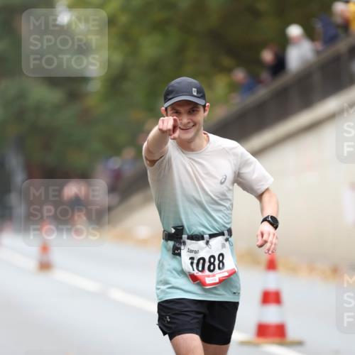 05.10.2025 - 20. swb-Marathon Bremen Michael Strokosch http://msf.ph/oto/9212756 05.10.2025 12:23:38 Laufen 880 meine-sportfotos.de