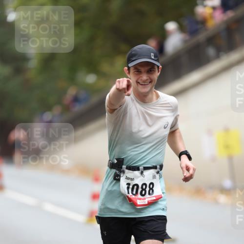 05.10.2025 - 20. swb-Marathon Bremen Michael Strokosch http://msf.ph/oto/9212757 05.10.2025 12:23:38 Laufen 1088, 01203 meine-sportfotos.de