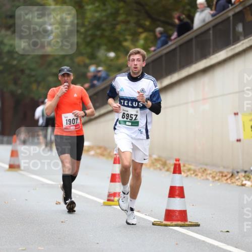 05.10.2025 - 20. swb-Marathon Bremen Michael Strokosch http://msf.ph/oto/9212764 05.10.2025 12:23:53 Laufen 1907, 6957 meine-sportfotos.de