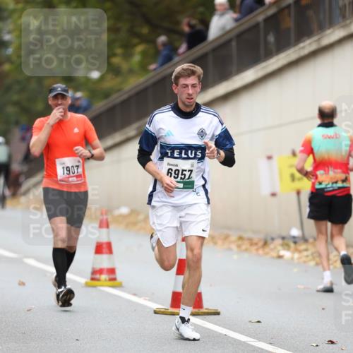 05.10.2025 - 20. swb-Marathon Bremen Michael Strokosch http://msf.ph/oto/9212771 05.10.2025 12:23:53 Laufen 1907, 6957 meine-sportfotos.de