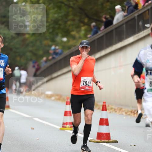 05.10.2025 - 20. swb-Marathon Bremen Michael Strokosch http://msf.ph/oto/9212776 05.10.2025 12:23:54 Laufen 1907, 6 meine-sportfotos.de
