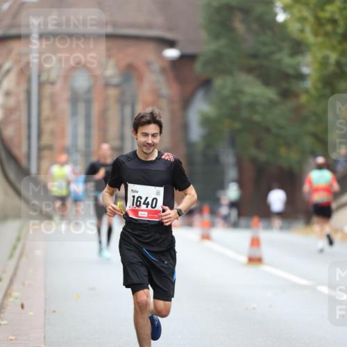 05.10.2025 - 20. swb-Marathon Bremen Michael Strokosch http://msf.ph/oto/9212793 05.10.2025 12:24:02 Laufen 1640 meine-sportfotos.de