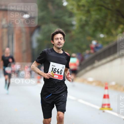 05.10.2025 - 20. swb-Marathon Bremen Michael Strokosch http://msf.ph/oto/9212798 05.10.2025 12:24:03 Laufen 1640 meine-sportfotos.de