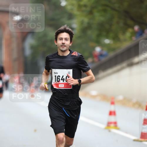 05.10.2025 - 20. swb-Marathon Bremen Michael Strokosch http://msf.ph/oto/9212801 05.10.2025 12:24:03 Laufen 1640 meine-sportfotos.de