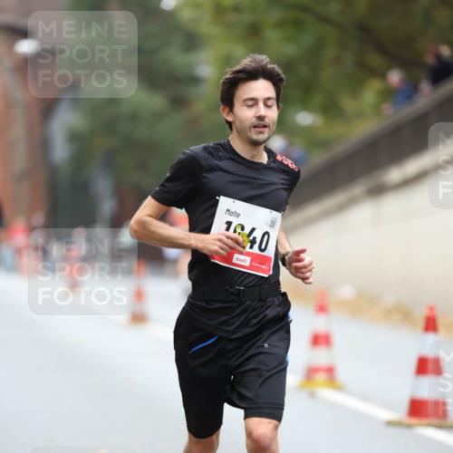 05.10.2025 - 20. swb-Marathon Bremen Michael Strokosch http://msf.ph/oto/9212803 05.10.2025 12:24:03 Laufen 37180, 1940, 11 meine-sportfotos.de