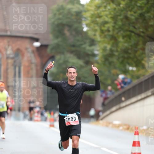 05.10.2025 - 20. swb-Marathon Bremen Michael Strokosch http://msf.ph/oto/9212808 05.10.2025 12:24:07 Laufen 1000 meine-sportfotos.de