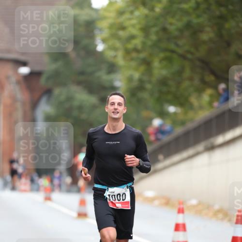 05.10.2025 - 20. swb-Marathon Bremen Michael Strokosch http://msf.ph/oto/9212816 05.10.2025 12:24:08 Laufen  meine-sportfotos.de