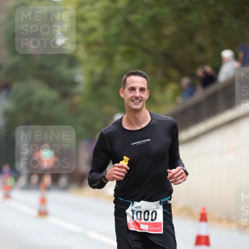 05.10.2025 - 20. swb-Marathon Bremen Michael Strokosch http://msf.ph/oto/9212825 05.10.2025 12:24:09 Laufen 11, 1000 meine-sportfotos.de