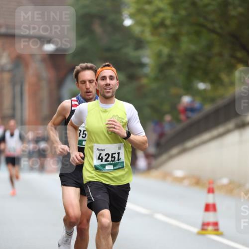 05.10.2025 - 20. swb-Marathon Bremen Michael Strokosch http://msf.ph/oto/9212834 05.10.2025 12:24:12 Laufen 35, 4251 meine-sportfotos.de