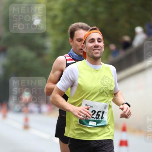 05.10.2025 - 20. swb-Marathon Bremen Michael Strokosch http://msf.ph/oto/9212841 05.10.2025 12:24:13 Laufen 251 meine-sportfotos.de