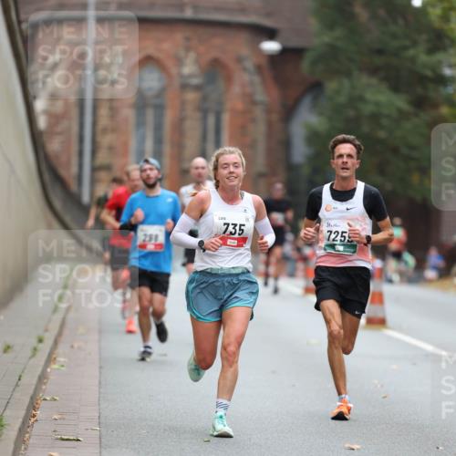 05.10.2025 - 20. swb-Marathon Bremen Michael Strokosch http://msf.ph/oto/9212843 05.10.2025 12:24:17 Laufen 298, 735, 7255, 103 meine-sportfotos.de