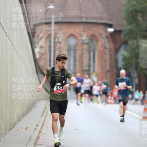 05.10.2025 - 20. swb-Marathon Bremen Michael Strokosch http://msf.ph/oto/9212888 05.10.2025 12:24:26 Laufen 933 meine-sportfotos.de
