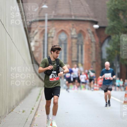 05.10.2025 - 20. swb-Marathon Bremen Michael Strokosch http://msf.ph/oto/9212890 05.10.2025 12:24:27 Laufen 9, 33 meine-sportfotos.de