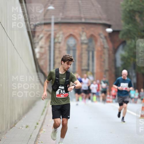 05.10.2025 - 20. swb-Marathon Bremen Michael Strokosch http://msf.ph/oto/9212892 05.10.2025 12:24:27 Laufen 933 meine-sportfotos.de