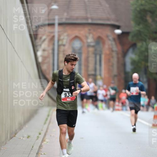 05.10.2025 - 20. swb-Marathon Bremen Michael Strokosch http://msf.ph/oto/9212895 05.10.2025 12:24:27 Laufen 933 meine-sportfotos.de