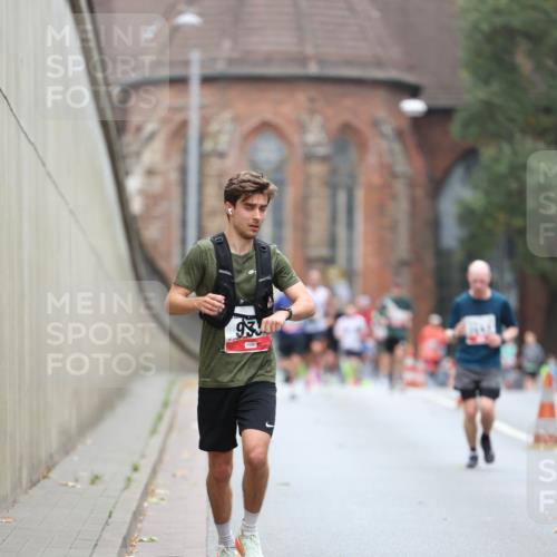 05.10.2025 - 20. swb-Marathon Bremen Michael Strokosch http://msf.ph/oto/9212897 05.10.2025 12:24:27 Laufen 9330 meine-sportfotos.de