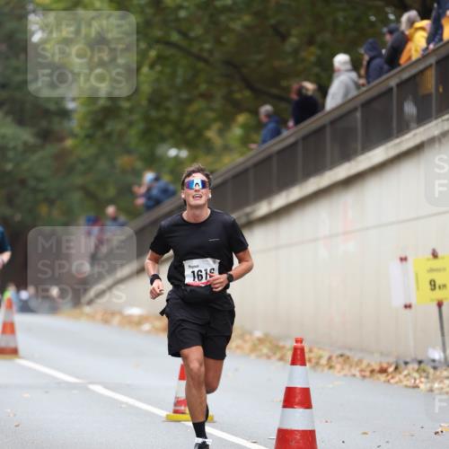 05.10.2025 - 20. swb-Marathon Bremen Michael Strokosch http://msf.ph/oto/9212899 05.10.2025 12:24:28 Laufen 1619 meine-sportfotos.de