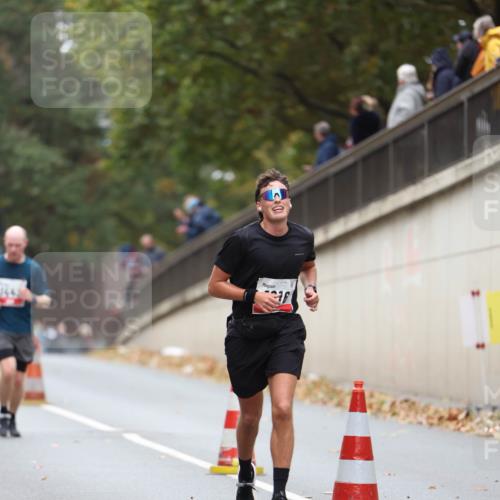 05.10.2025 - 20. swb-Marathon Bremen Michael Strokosch http://msf.ph/oto/9212901 05.10.2025 12:24:28 Laufen 1445 meine-sportfotos.de