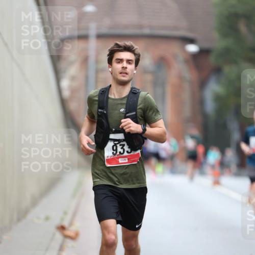 05.10.2025 - 20. swb-Marathon Bremen Michael Strokosch http://msf.ph/oto/9212905 05.10.2025 12:24:29 Laufen 933 meine-sportfotos.de