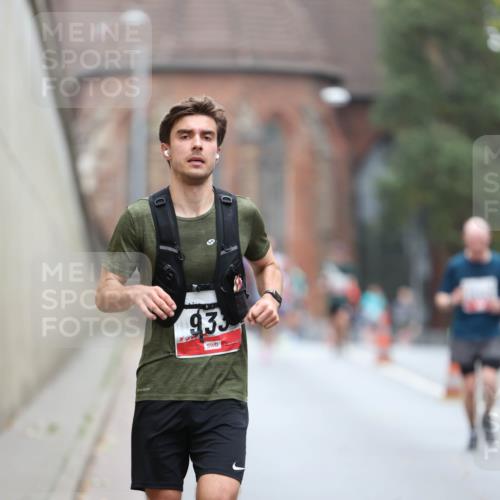 05.10.2025 - 20. swb-Marathon Bremen Michael Strokosch http://msf.ph/oto/9212906 05.10.2025 12:24:29 Laufen 933 meine-sportfotos.de
