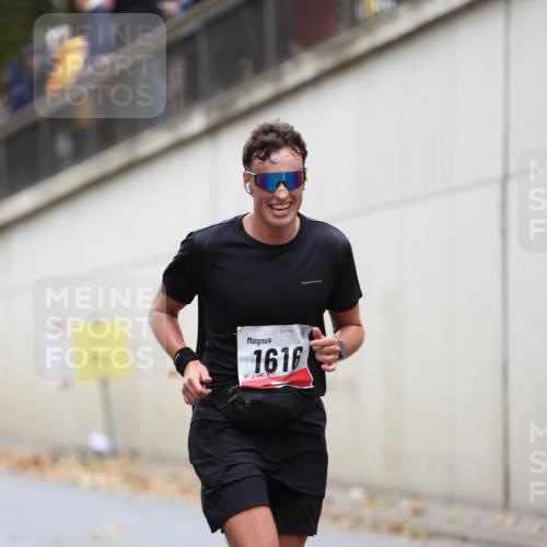 05.10.2025 - 20. swb-Marathon Bremen Michael Strokosch http://msf.ph/oto/9212910 05.10.2025 12:24:31 Laufen 01775, 1616 meine-sportfotos.de