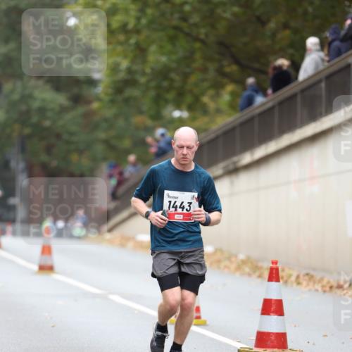 05.10.2025 - 20. swb-Marathon Bremen Michael Strokosch http://msf.ph/oto/9212912 05.10.2025 12:24:32 Laufen 1443 meine-sportfotos.de