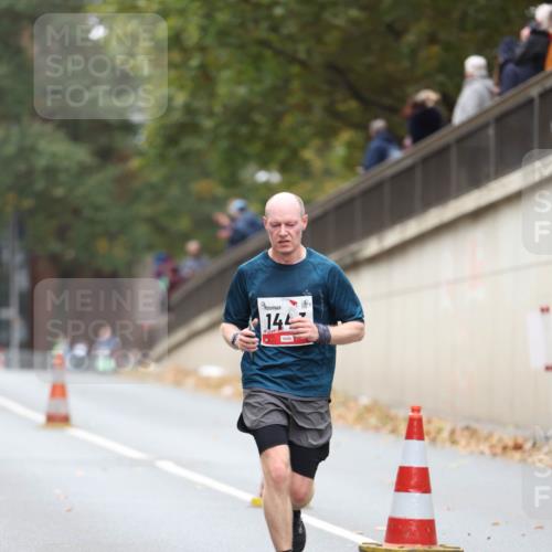 05.10.2025 - 20. swb-Marathon Bremen Michael Strokosch http://msf.ph/oto/9212914 05.10.2025 12:24:32 Laufen 144 meine-sportfotos.de