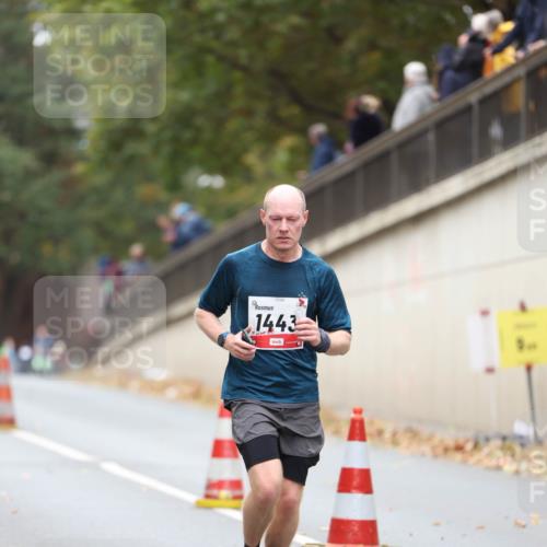 05.10.2025 - 20. swb-Marathon Bremen Michael Strokosch http://msf.ph/oto/9212918 05.10.2025 12:24:33 Laufen 1443 meine-sportfotos.de
