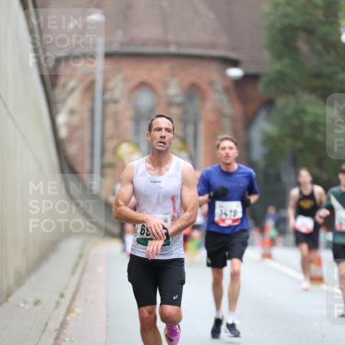 05.10.2025 - 20. swb-Marathon Bremen Michael Strokosch http://msf.ph/oto/9212928 05.10.2025 12:24:38 Laufen 65, 1418 meine-sportfotos.de