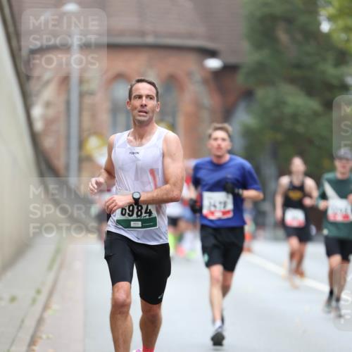 05.10.2025 - 20. swb-Marathon Bremen Michael Strokosch http://msf.ph/oto/9212932 05.10.2025 12:24:38 Laufen 0984 meine-sportfotos.de