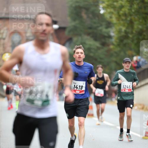 05.10.2025 - 20. swb-Marathon Bremen Michael Strokosch http://msf.ph/oto/9212939 05.10.2025 12:24:40 Laufen 1418, 1245 meine-sportfotos.de