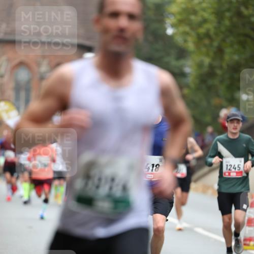 05.10.2025 - 20. swb-Marathon Bremen Michael Strokosch http://msf.ph/oto/9212945 05.10.2025 12:24:40 Laufen 418, 1245 meine-sportfotos.de