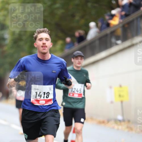 05.10.2025 - 20. swb-Marathon Bremen Michael Strokosch http://msf.ph/oto/9212948 05.10.2025 12:24:42 Laufen 1418, 1245 meine-sportfotos.de