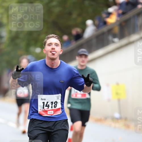 05.10.2025 - 20. swb-Marathon Bremen Michael Strokosch http://msf.ph/oto/9212949 05.10.2025 12:24:42 Laufen 1418 meine-sportfotos.de
