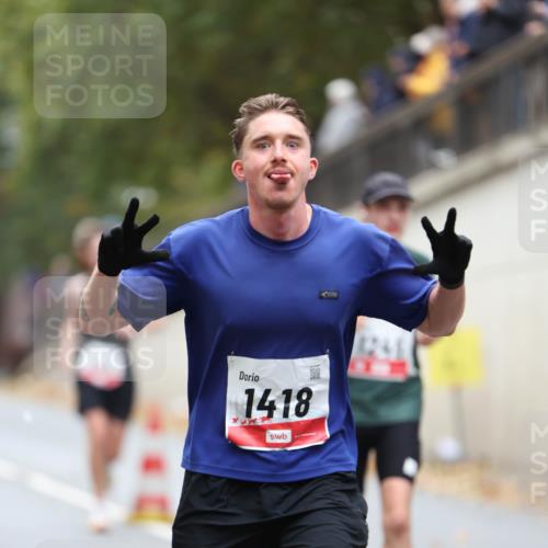 05.10.2025 - 20. swb-Marathon Bremen Michael Strokosch http://msf.ph/oto/9212951 05.10.2025 12:24:42 Laufen 1418 meine-sportfotos.de